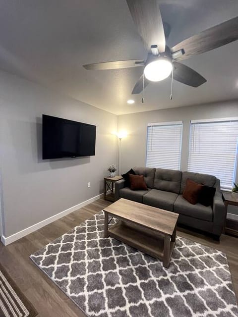Renovated and Comfortable-South Meridian