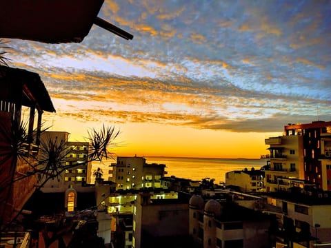 Ocean view condo 5 mins from the beach.