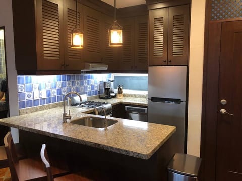 Ocean view condo 5 mins from the beach.