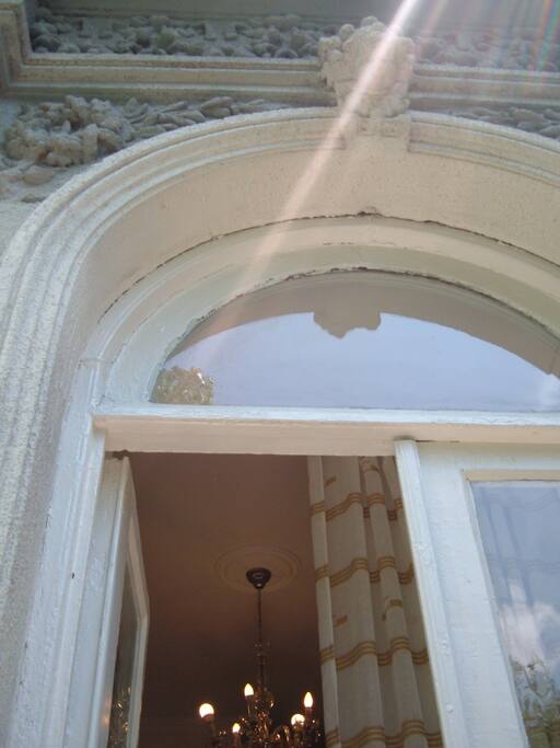 sololaki-apartment-in-150-y-o-art-nouveau-house/