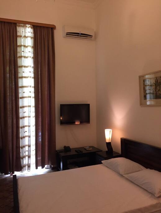 sololaki-apartment-in-150-y-o-art-nouveau-house/