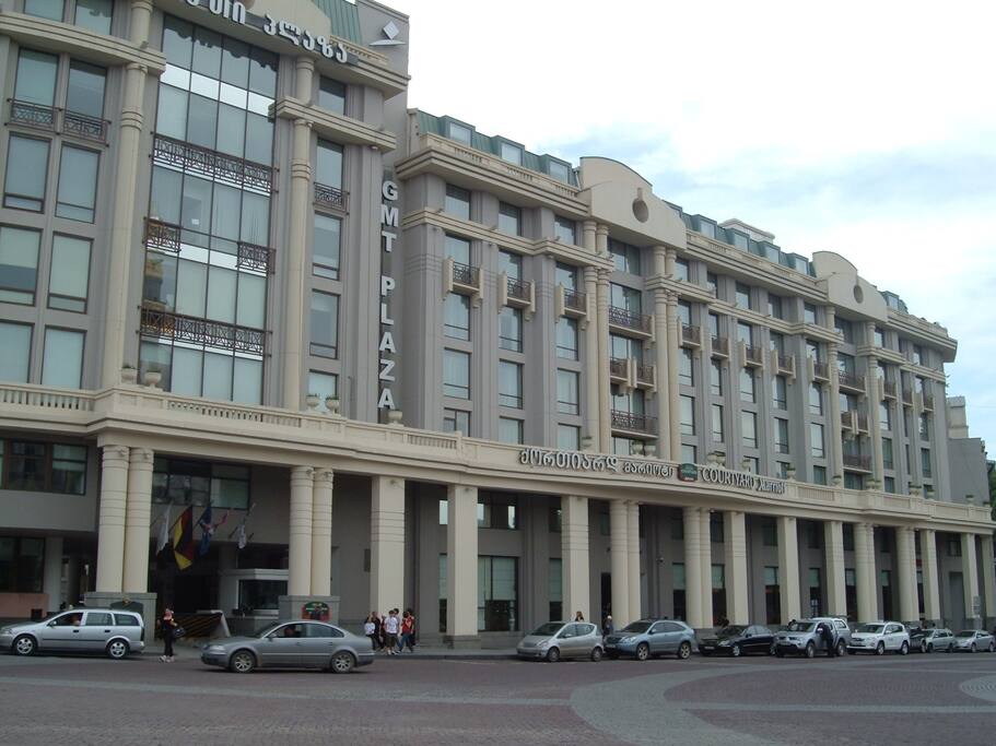 sololaki-apartment-in-150-y-o-art-nouveau-house/