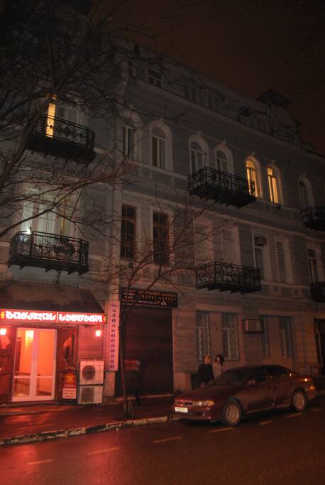 sololaki-apartment-in-150-y-o-art-nouveau-house/