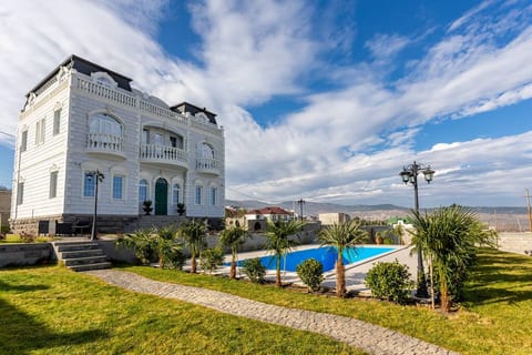 House and Swimming pool