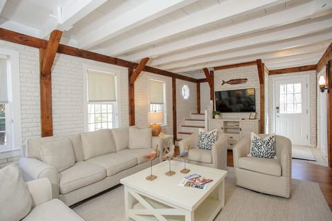 Martha’s Vineyard Oasis, Hot Tub, Near It All!