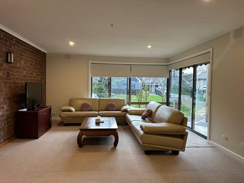 Centrally located Sunbury home w top-of-hill view