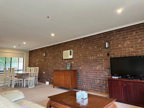 Centrally located Sunbury home w top-of-hill view