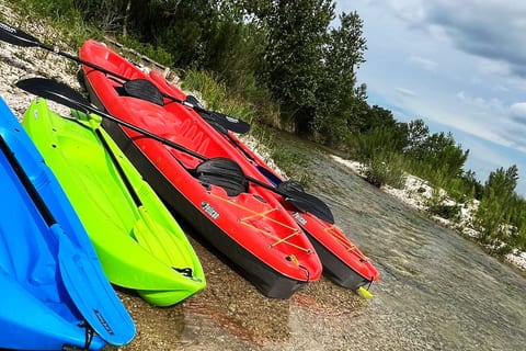 We have 2 brand new 2 seater kayaks and 2 new kids single seat kayaks for our guests to use during their stay.