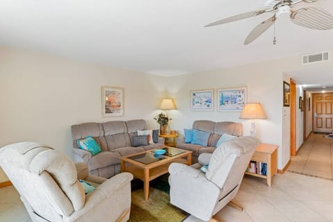 Living Room w/Recliners