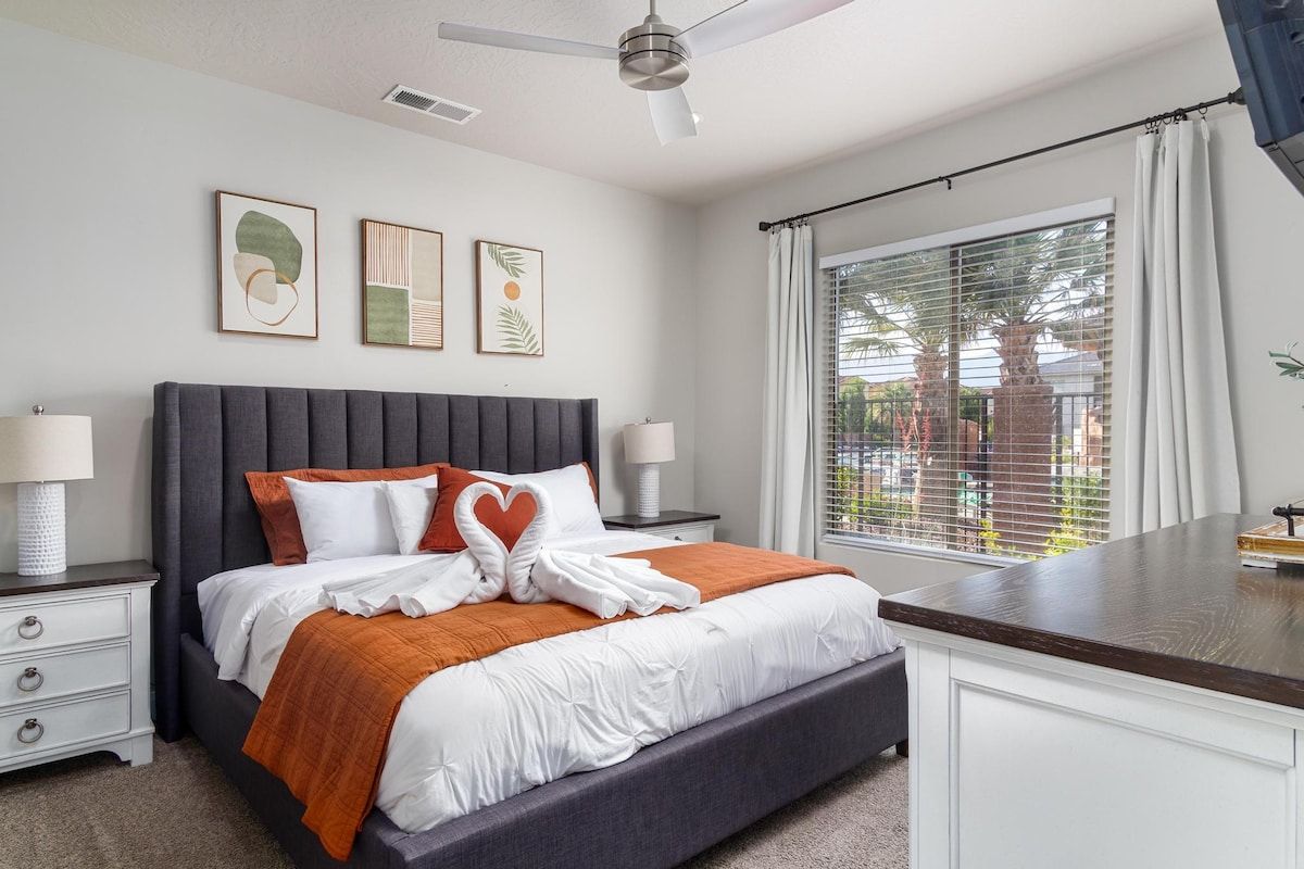 Zion Poolside + Private Spa | 16+ Guest | EV plug