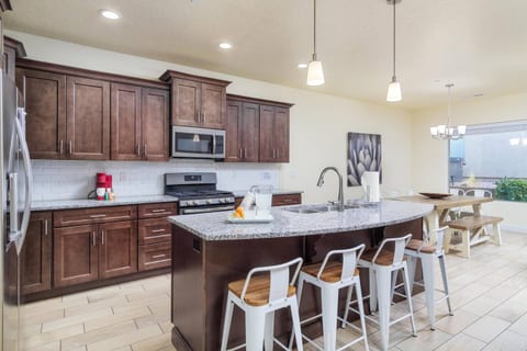 Downtown Hurricane | Resort pool/Spa | Sleeps 24+