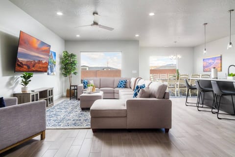 Zion Adventure: 6BR, Private POOL & Spa, 20 guests