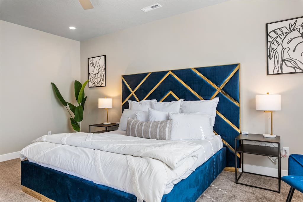 zion-boho-escape-and-private-hot-tub!-sleeps-18/