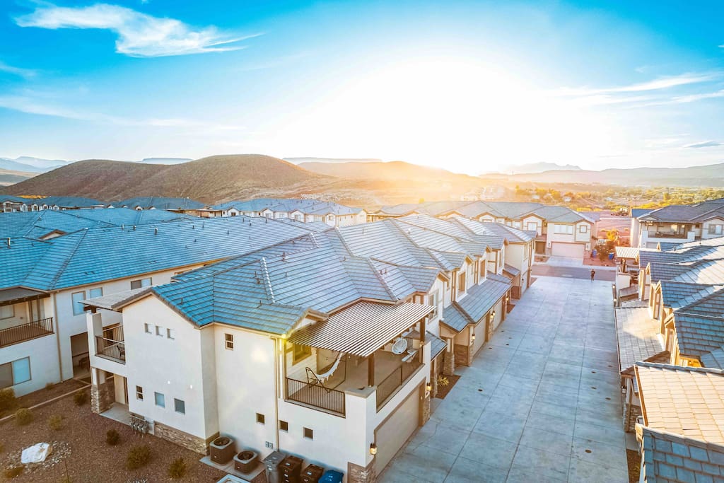 zion-boho-escape-and-private-hot-tub!-sleeps-18/