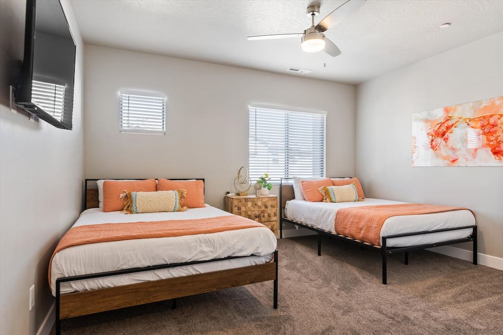 zion-boho-escape-and-private-hot-tub!-sleeps-18/