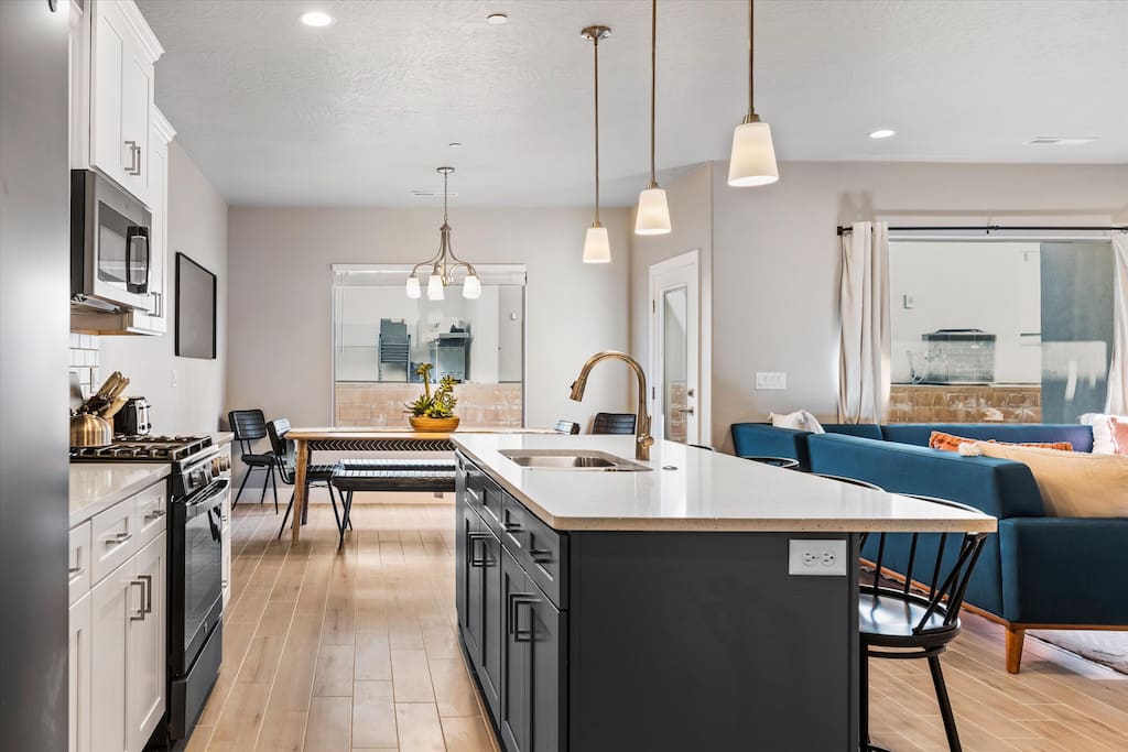 zion-boho-escape-and-private-hot-tub!-sleeps-18/