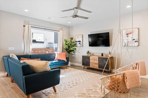 Zion Boho Escape & Private Hot tub! Sleeps 18
