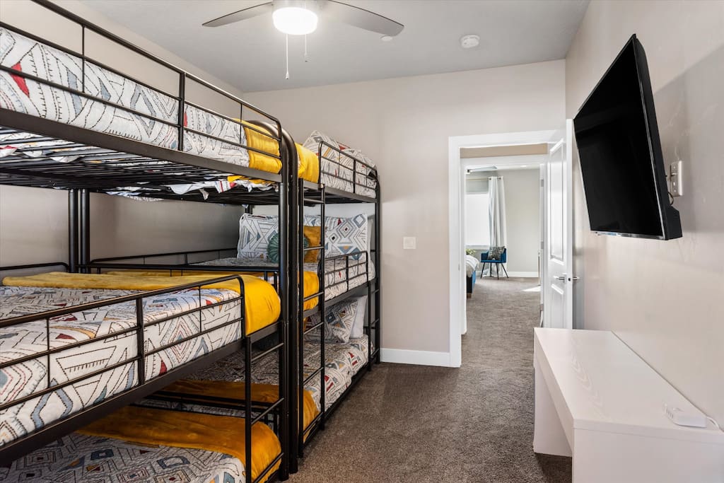 zion-boho-escape-and-private-hot-tub!-sleeps-18/