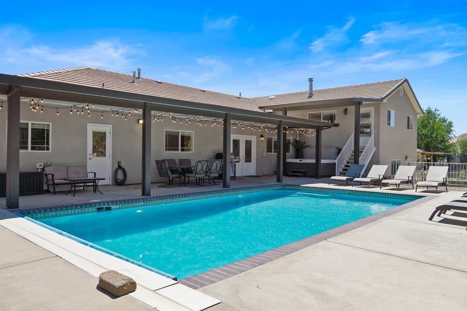 Near Zion 7BR • Heated Pool, Spa & Game Room - La Verkin