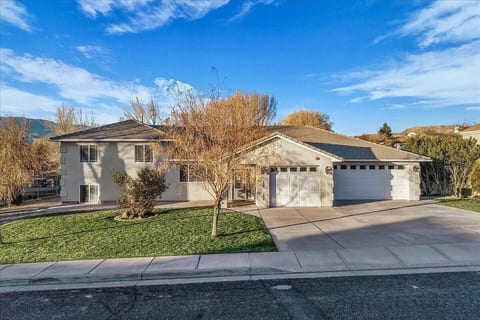 Near Zion 7BR • Heated Pool, Spa & Game Room