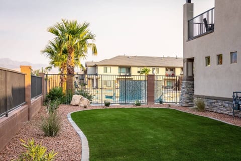 Luxury Resort | Pool View+Private Spa| 18+ Guest