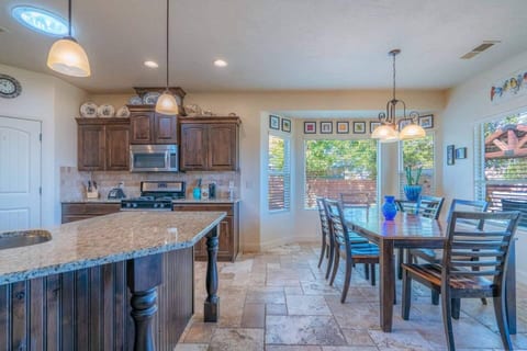 Private Zion Lakeside Escape sleeps 9