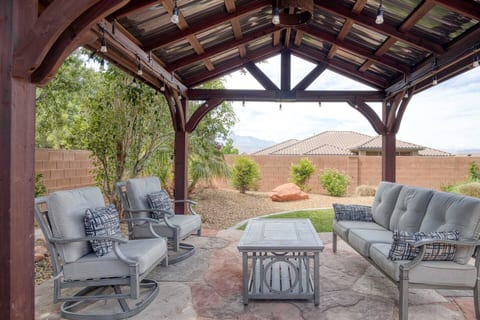 Private Zion Lakeside Escape sleeps 9