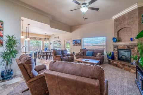 Private Zion Lakeside Escape sleeps 9