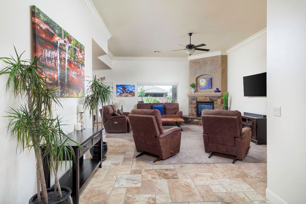 private-zion-lakeside-escape-sleeps-9/