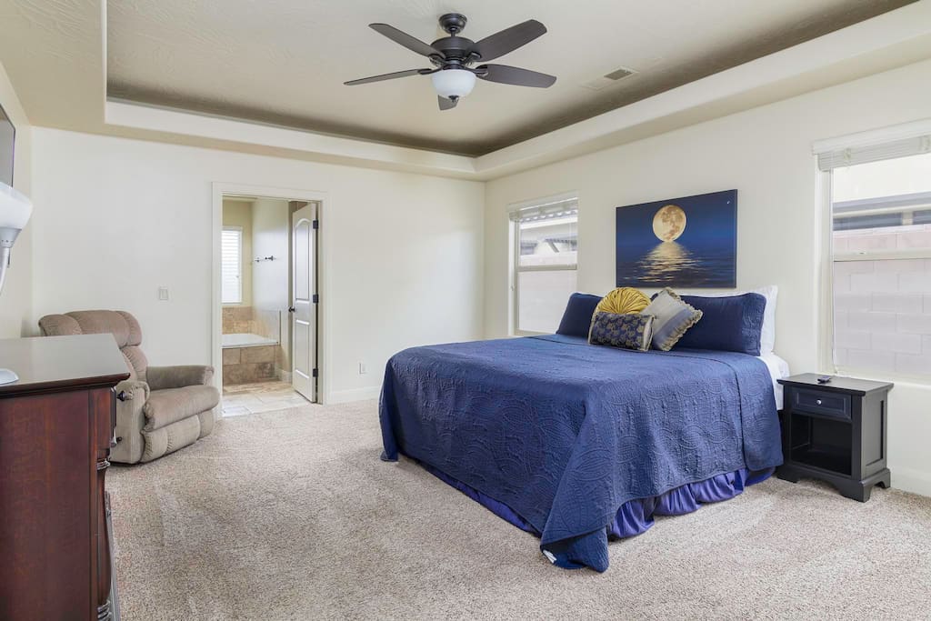 private-zion-lakeside-escape-sleeps-9/