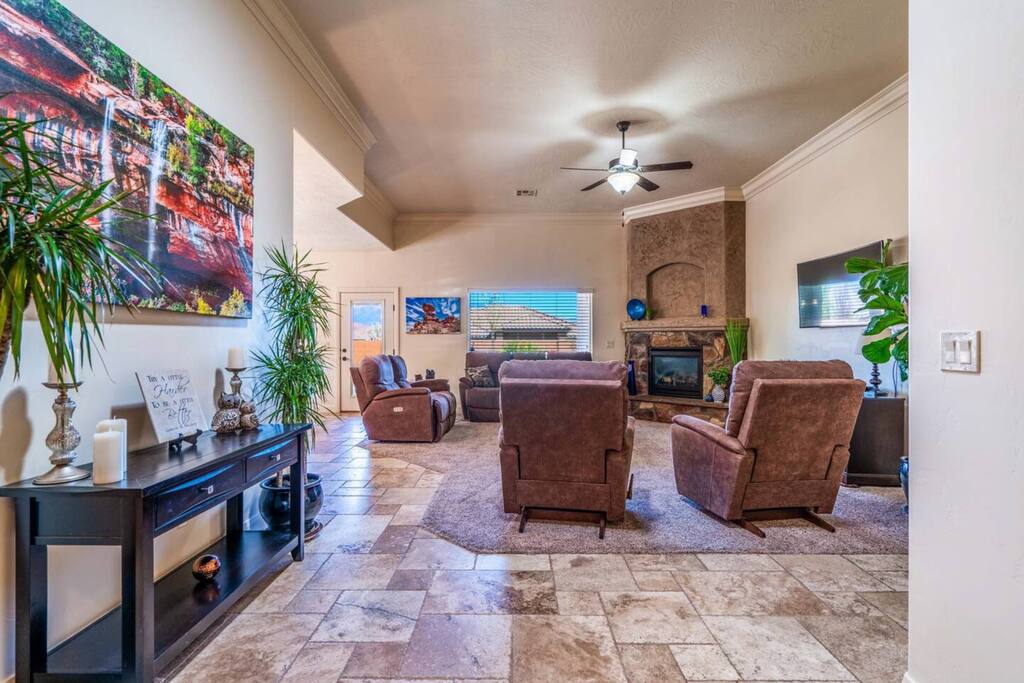 private-zion-lakeside-escape-sleeps-9/