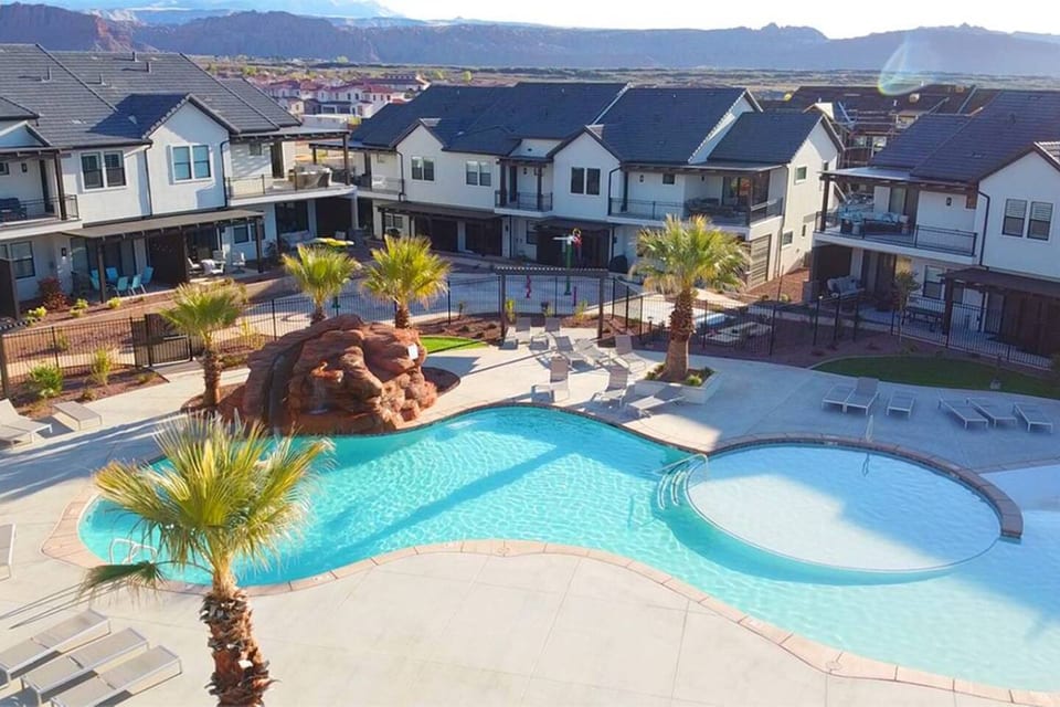 Zion Springs in Ocotillo | Pool + Spa | 8 Guests - Santa Clara