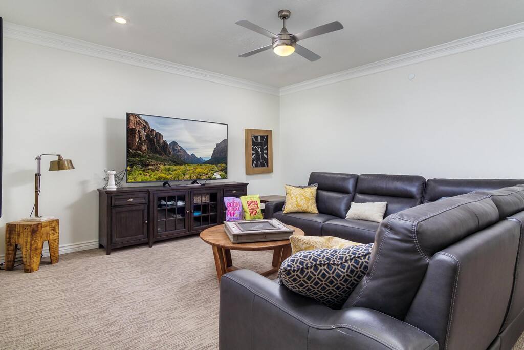 Mansion near Zions sleeps 20+| Private pool & Yard - Hurricane