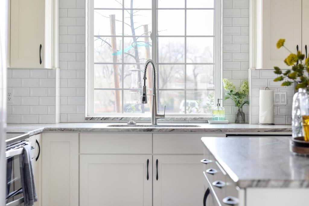 Mansion near Zions sleeps 20+| Private pool & Yard - Hurricane