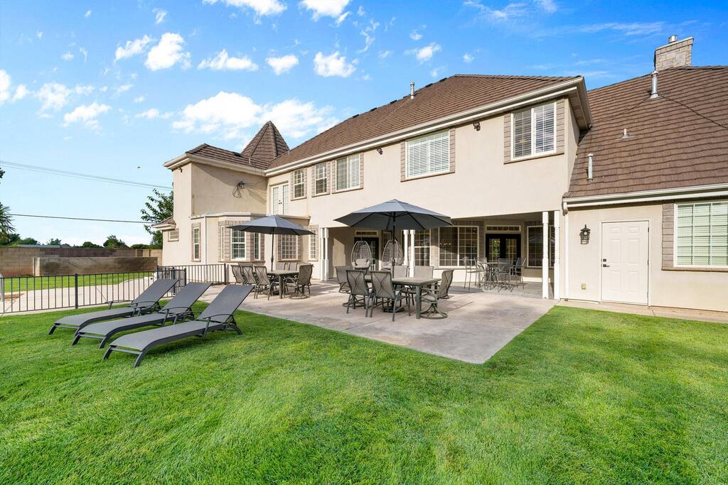 Mansion near Zions sleeps 20+| Private pool & Yard - Hurricane