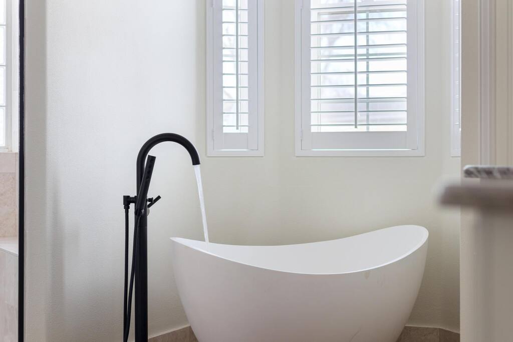 Mansion near Zions sleeps 20+| Private pool & Yard - Hurricane