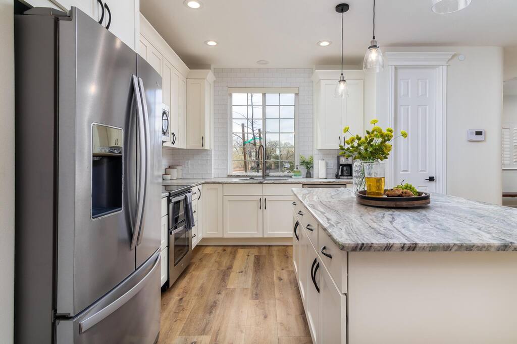 Mansion near Zions sleeps 20+| Private pool & Yard - Hurricane