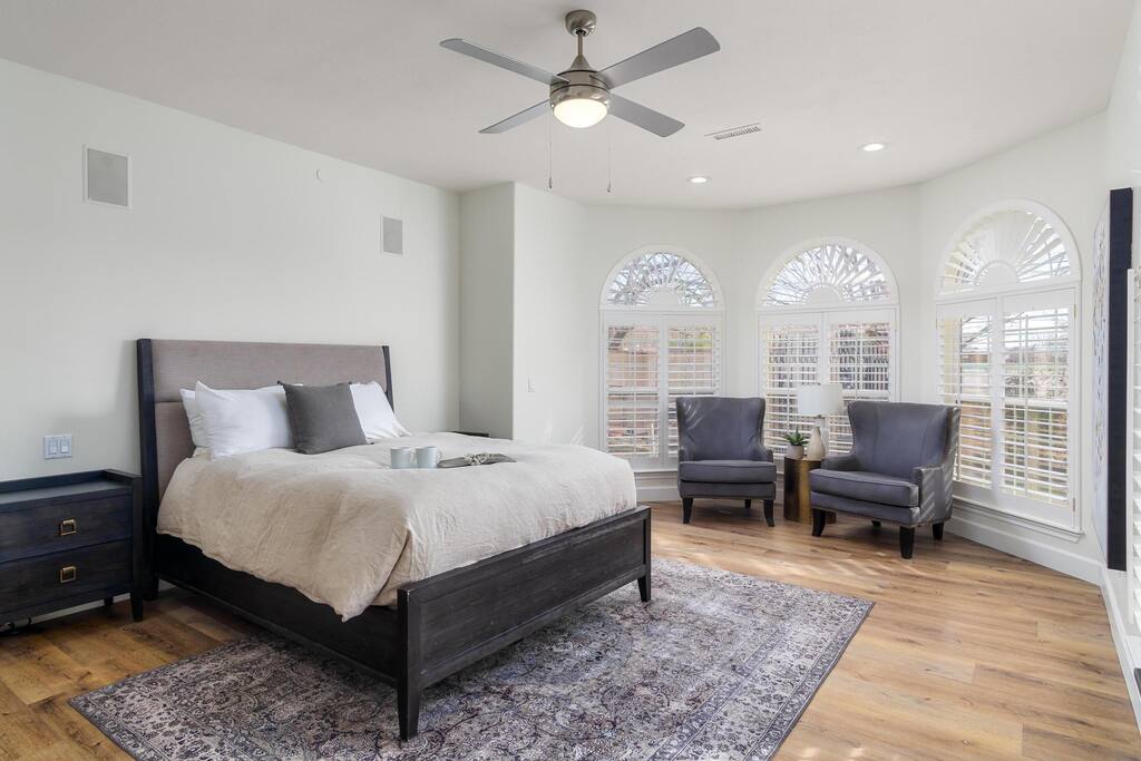 mansion-near-zions-sleeps-20+or-private-pool-and-yard/