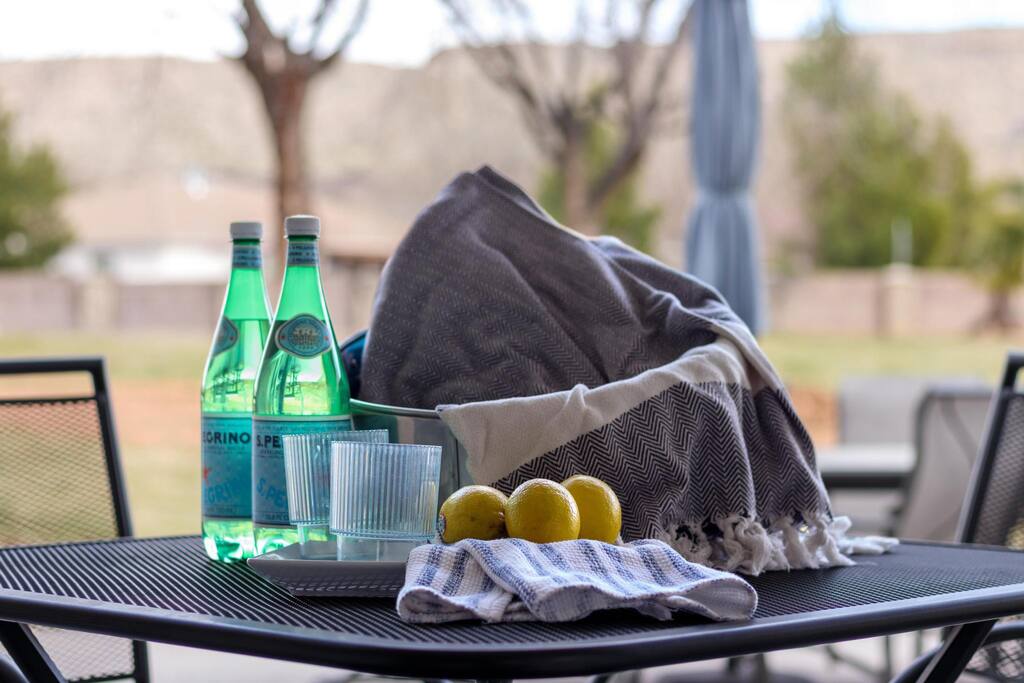 Mansion near Zions sleeps 20+| Private pool & Yard - Hurricane