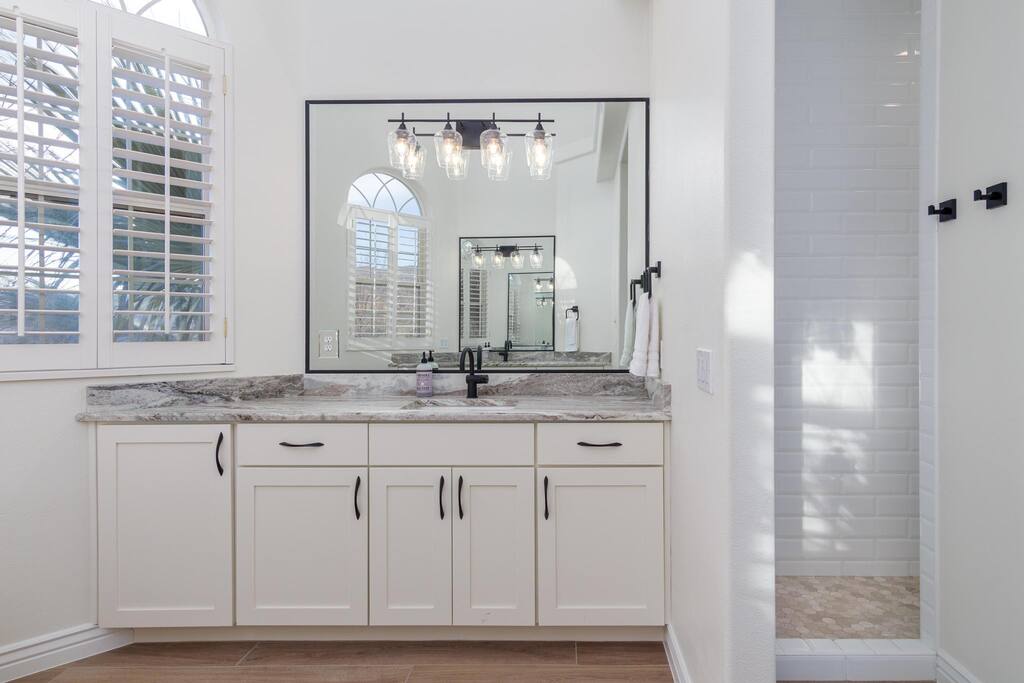 Mansion near Zions sleeps 20+| Private pool & Yard - Hurricane