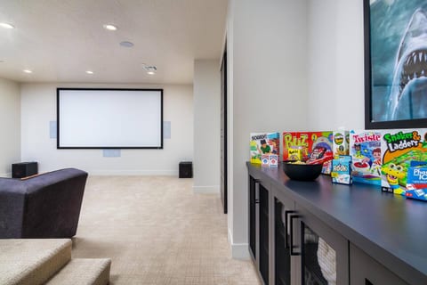 Mansion fits 34 | Movie-Theater + Luxury Backyard