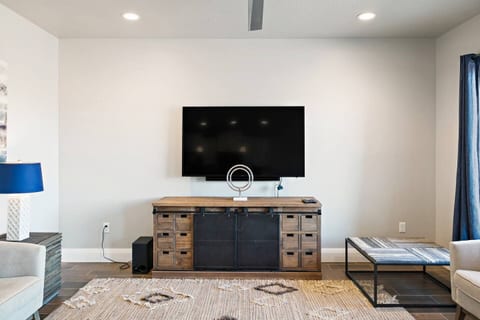 Zion Oasis: Resort Amenities, Downtown Hurricane
