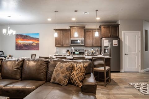 New Modern Townhouse | Heated Pool+Spa | 12 Guest