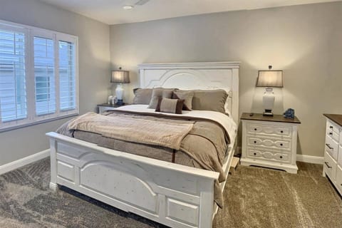 New Modern Townhouse | Heated Pool+Spa | 12 Guest