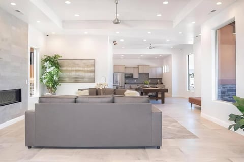 New Modern Townhouse | Heated Pool+Spa | 12 Guest