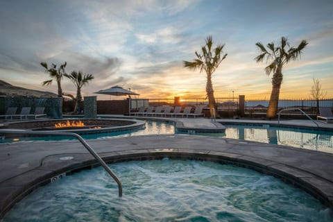 New Modern Townhouse | Heated Pool+Spa | 12 Guest