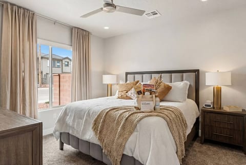 Fire + Spa Luxury | Zion Village | 12 Guest