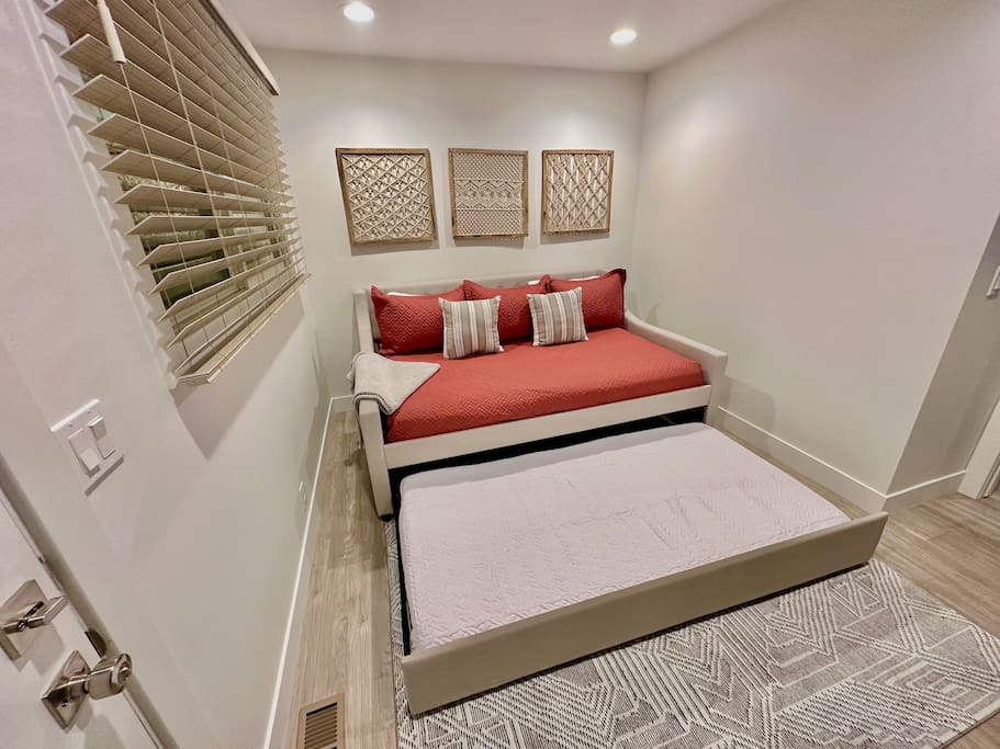 Ski In Luxury BnB | Quick Access Lifts | 8+ Guest