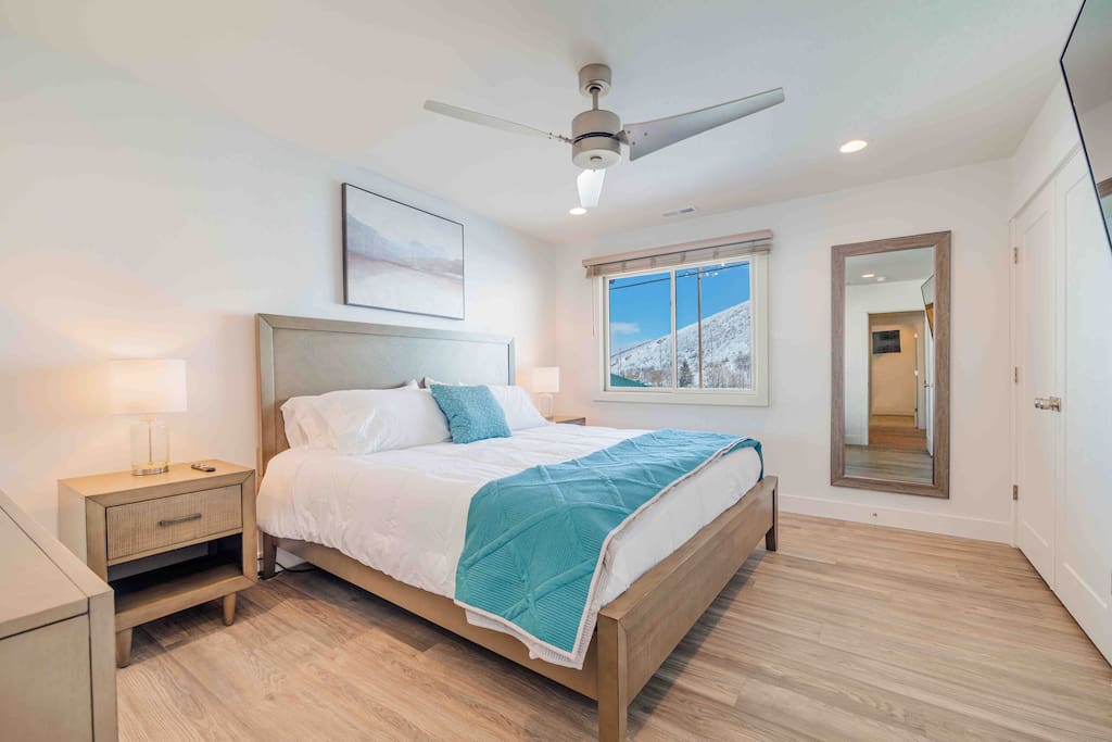 Ski In Luxury BnB | Quick Access Lifts | 8+ Guest