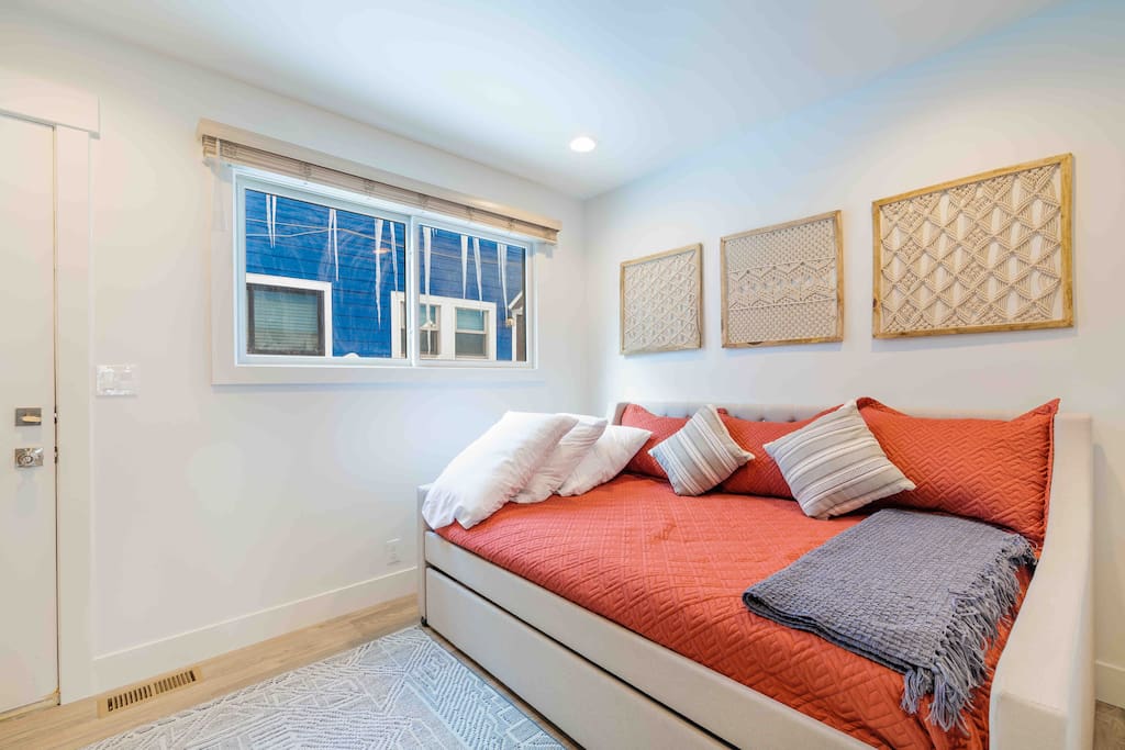 Ski In Luxury BnB | Quick Access Lifts | 8+ Guest